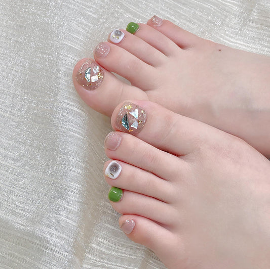 大人向けのホワイト系フットネイルチップ B53。Sen Nailの上品で使いやすいネイルデザインです。