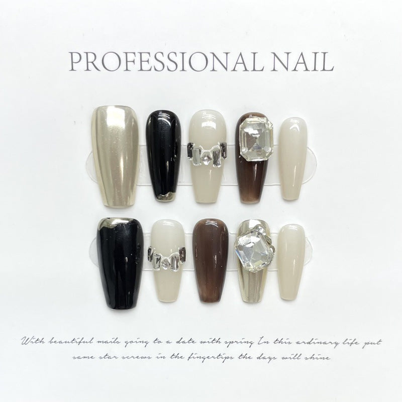 大人向けのヌーディーグラデーションネイルチップ。Sen Nailの上品なショートデザインです。