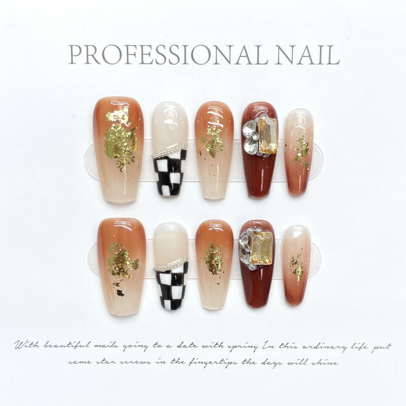 大人向けのヌーディーグラデーションネイルチップ。Sen Nailの上品なショートデザインです。