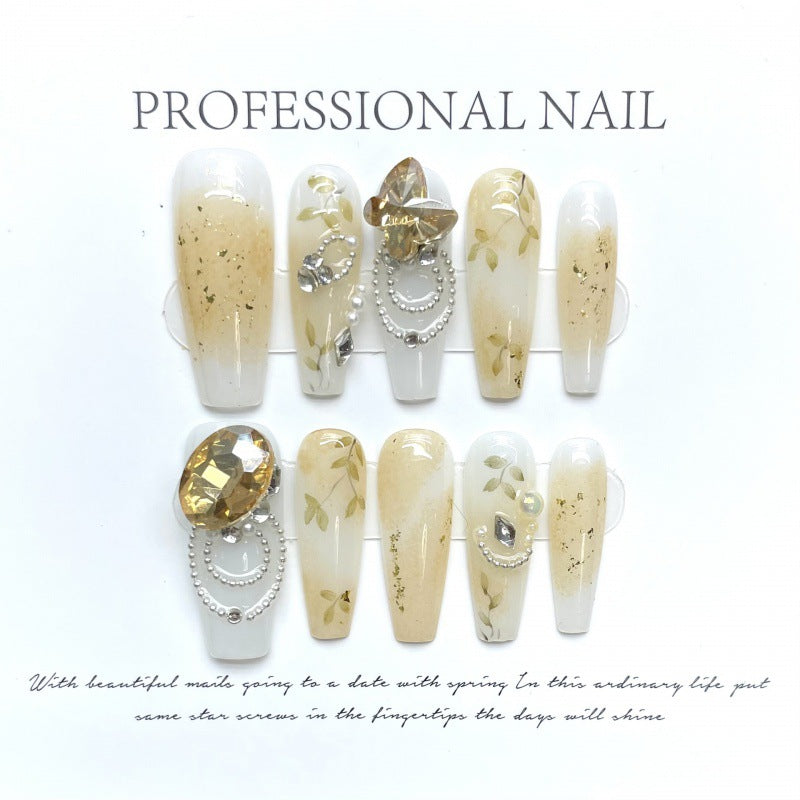 大人向けのヌーディーグラデーションネイルチップ。Sen Nailの上品なショートデザインです。