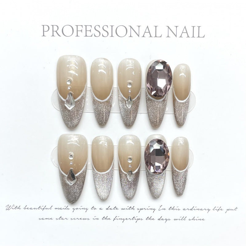 大人向けのヌーディーグラデーションネイルチップ。Sen Nailの上品なショートデザインです。