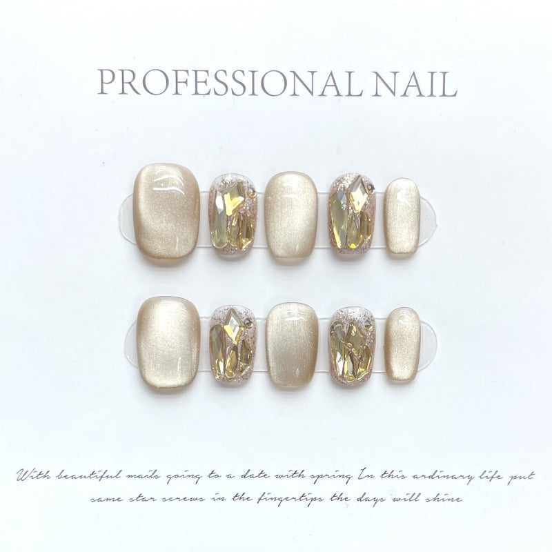 大人向けのヌーディーグラデーションネイルチップ。Sen Nailの上品なショートデザインです。