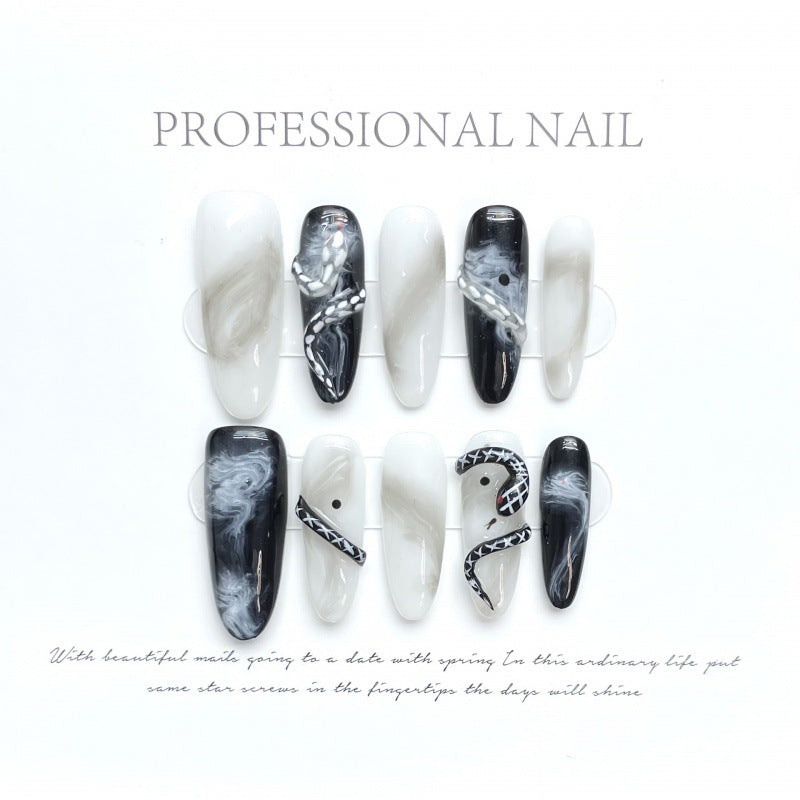 大人向けのヌーディーグラデーションネイルチップ。Sen Nailの上品なショートデザインです。