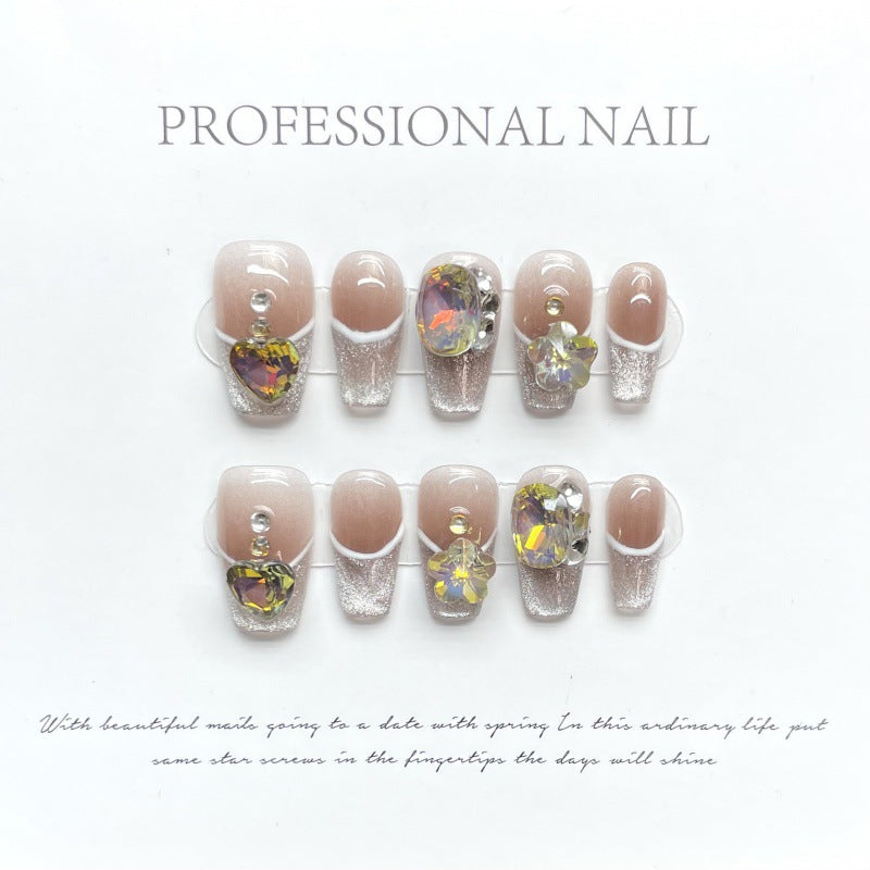大人向けのヌーディーグラデーションネイルチップ。Sen Nailの上品なショートデザインです。