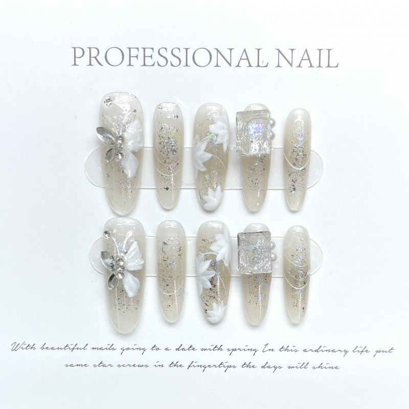 大人向けのヌーディーグラデーションネイルチップ。Sen Nailの上品なショートデザインです。