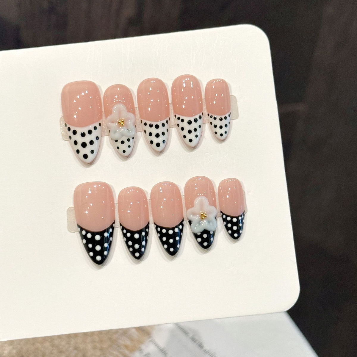 大人向けの春夏フラワーネイルチップ。Sen Nailの爽やかなニュアンスデザインです。